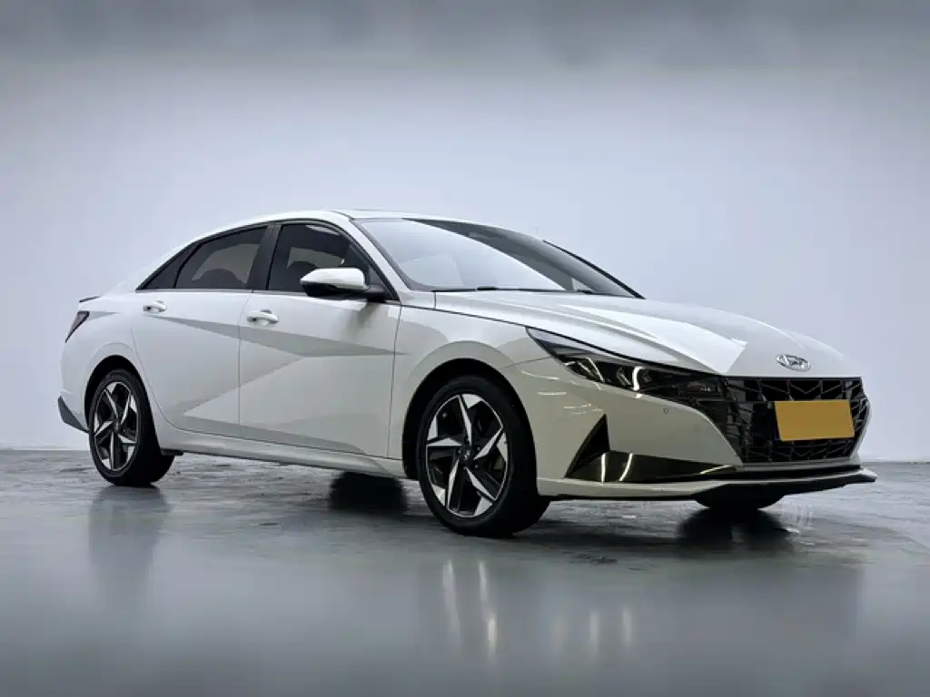 Hyundai Elantra — фото 3