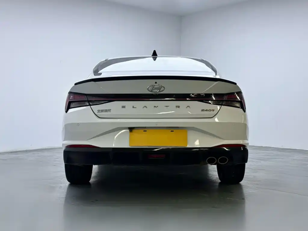 Hyundai Elantra — фото 5