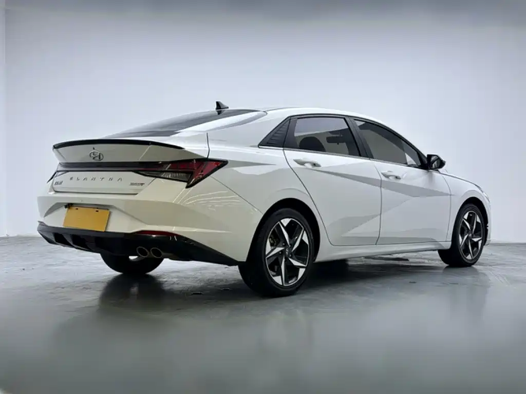 Hyundai Elantra — фото 6