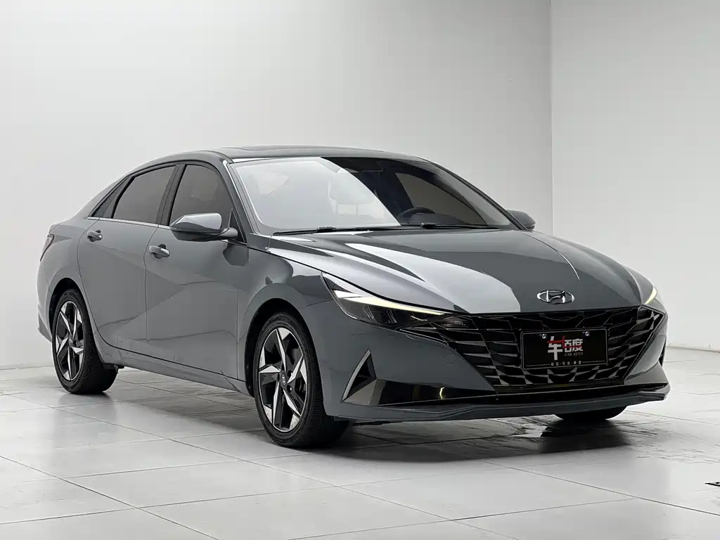 Hyundai Elantra — фото 3
