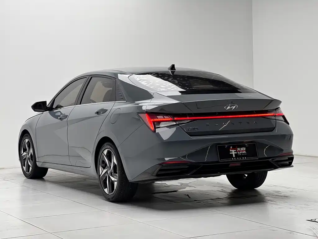 Hyundai Elantra — фото 6
