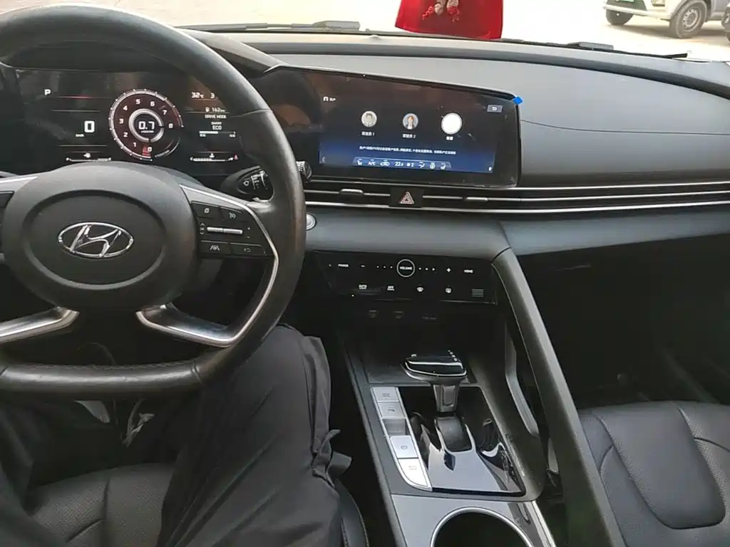 Hyundai Elantra — фото 10