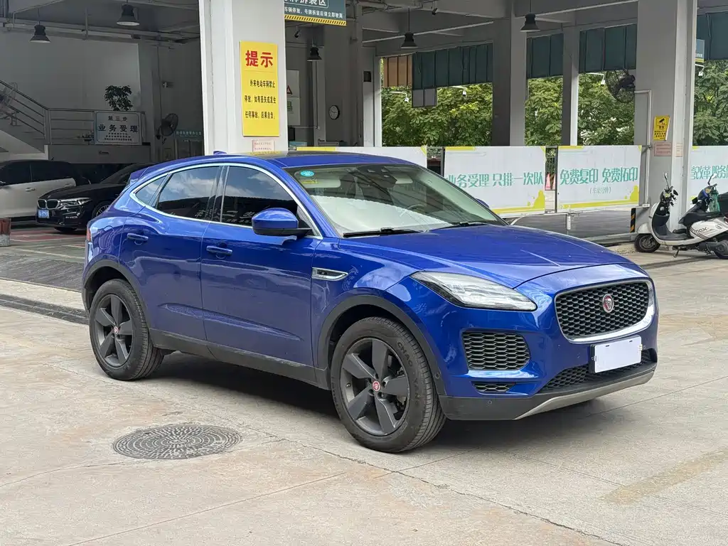 Jaguar E-PACE — фото 3