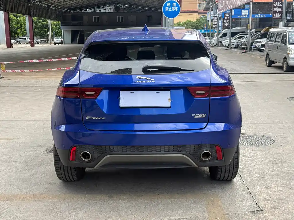 Jaguar E-PACE — фото 8