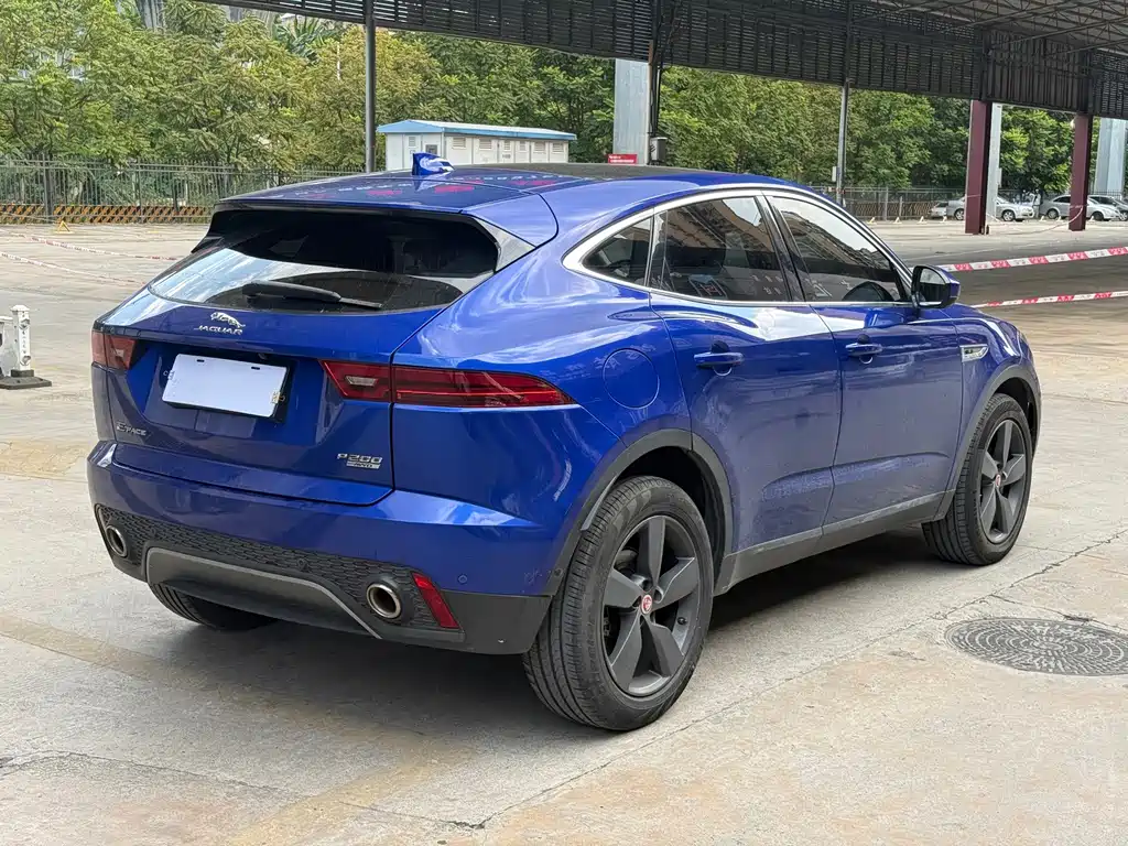 Jaguar E-PACE — фото 9