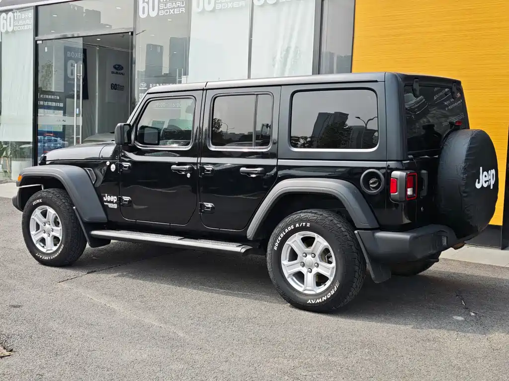 Jeep Wrangler — фото 3