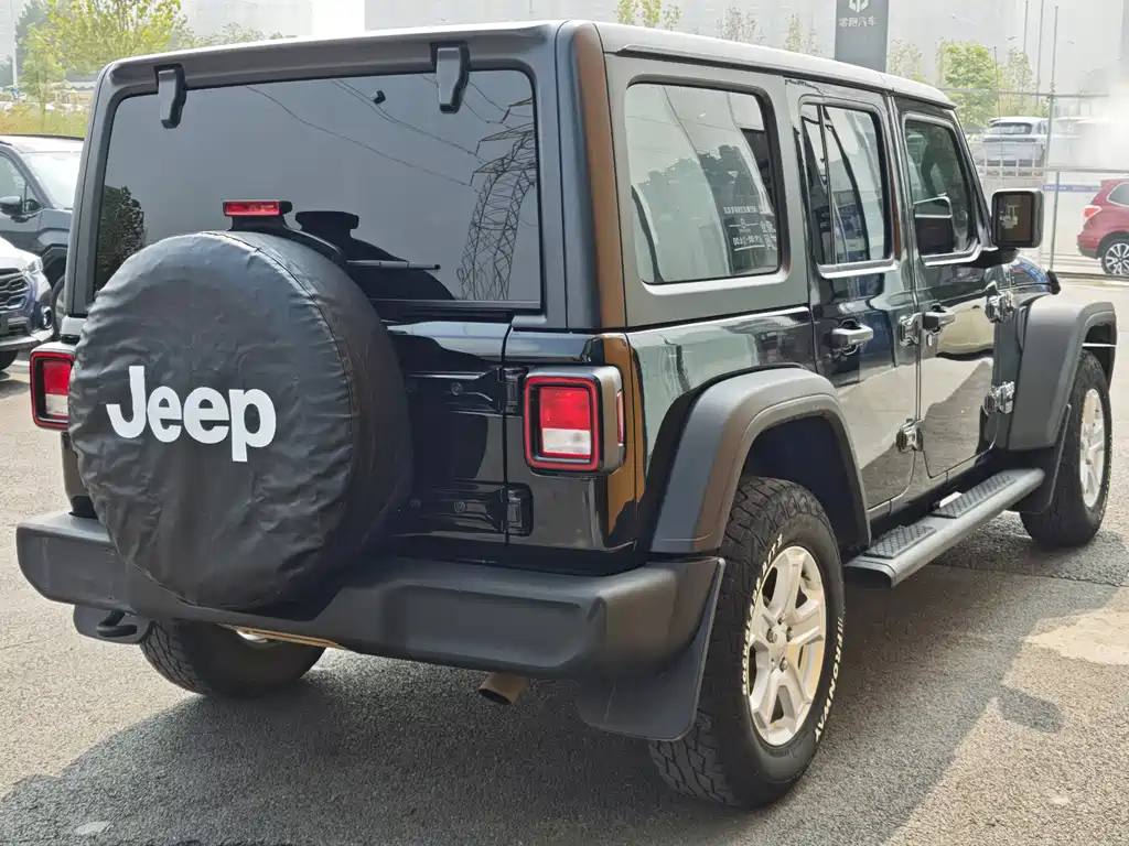 Jeep Wrangler — фото 5