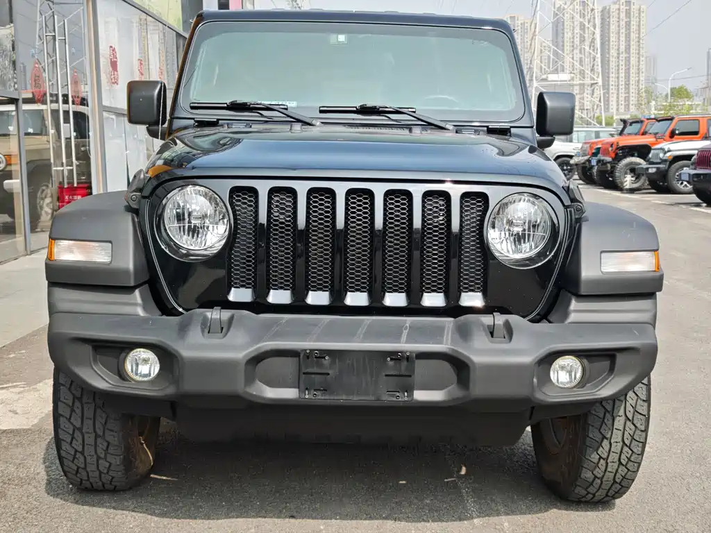 Jeep Wrangler — фото 7