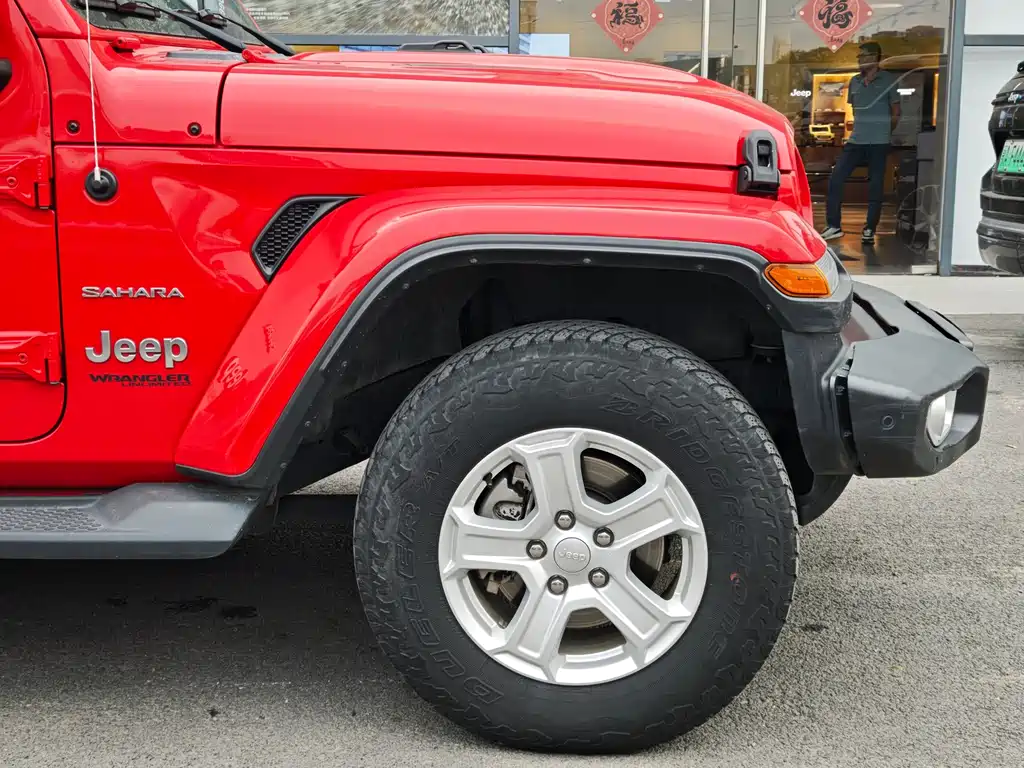 Jeep Wrangler — фото 7