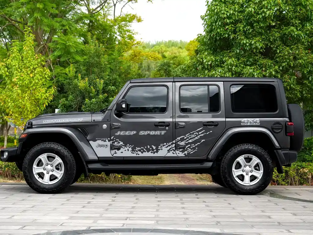 Jeep Wrangler — фото 9