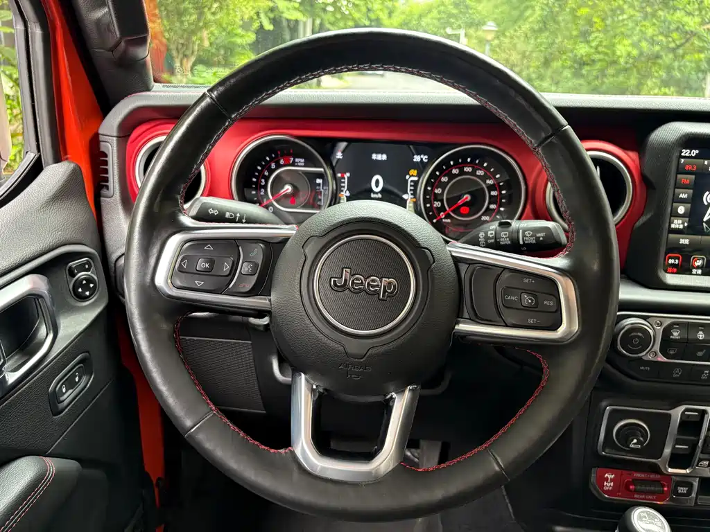 Jeep Wrangler — фото 23
