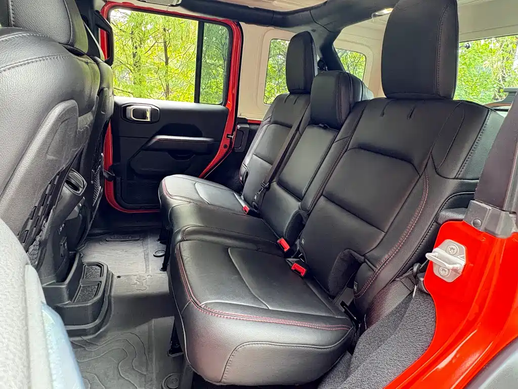 Jeep Wrangler — фото 10