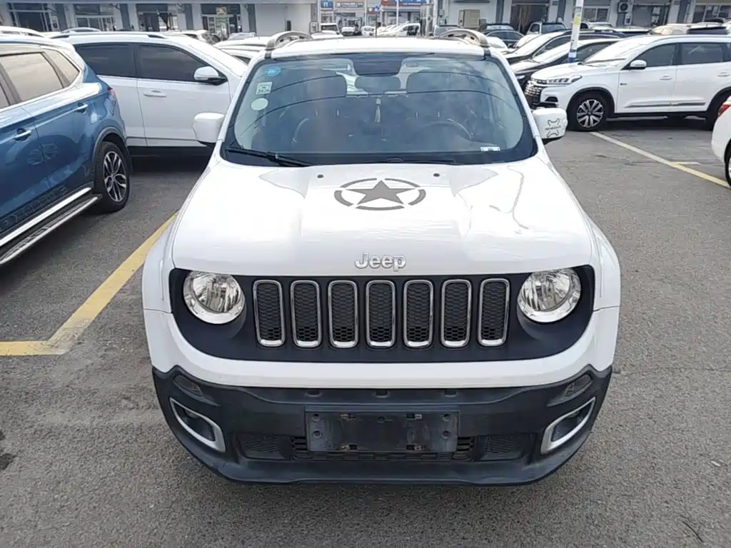 Jeep Renegade — фото 3