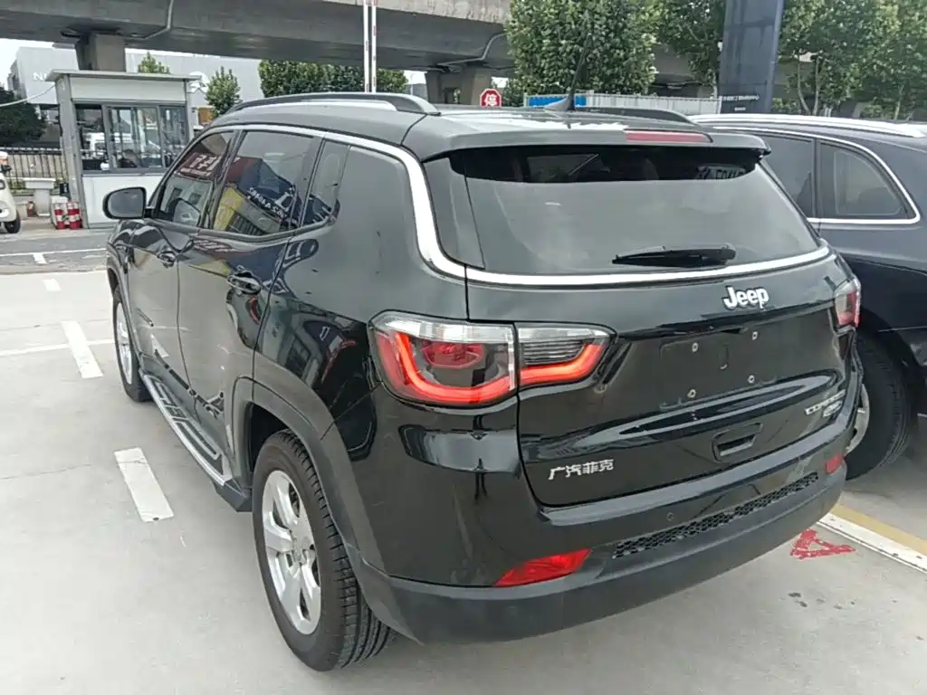 Jeep Compass — фото 5