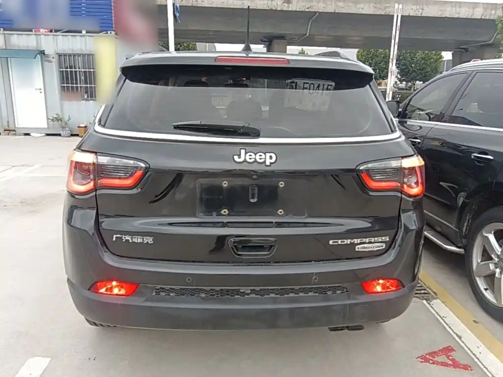 Jeep Compass — фото 6