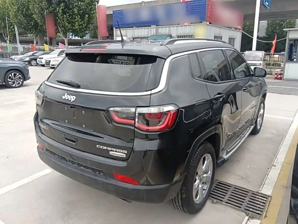 Jeep Compass — фото 7