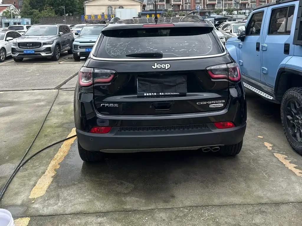 Jeep Compass — фото 8