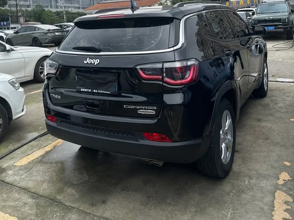 Jeep Compass — фото 9
