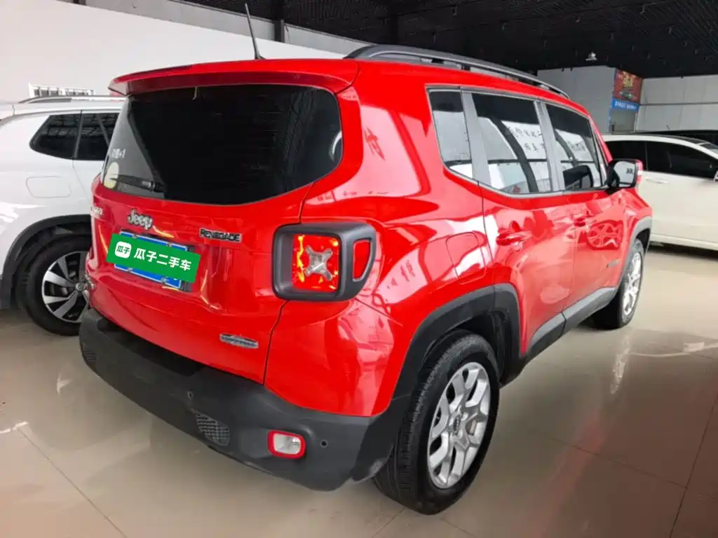 Jeep Renegade — фото 7