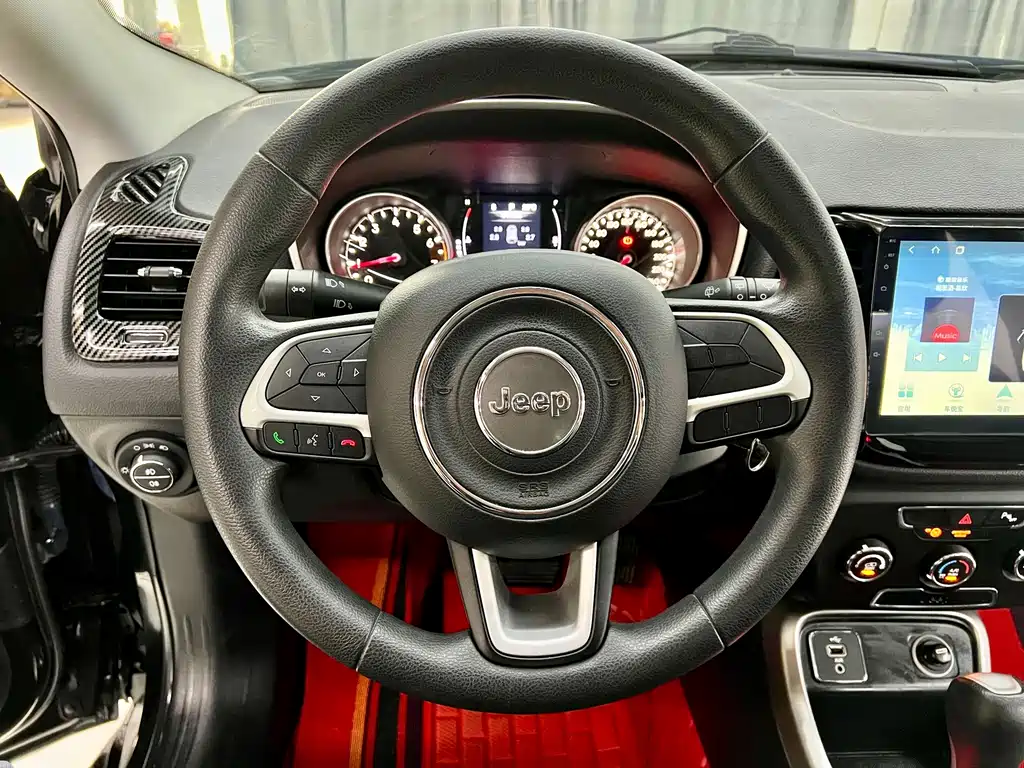 Jeep Compass — фото 11