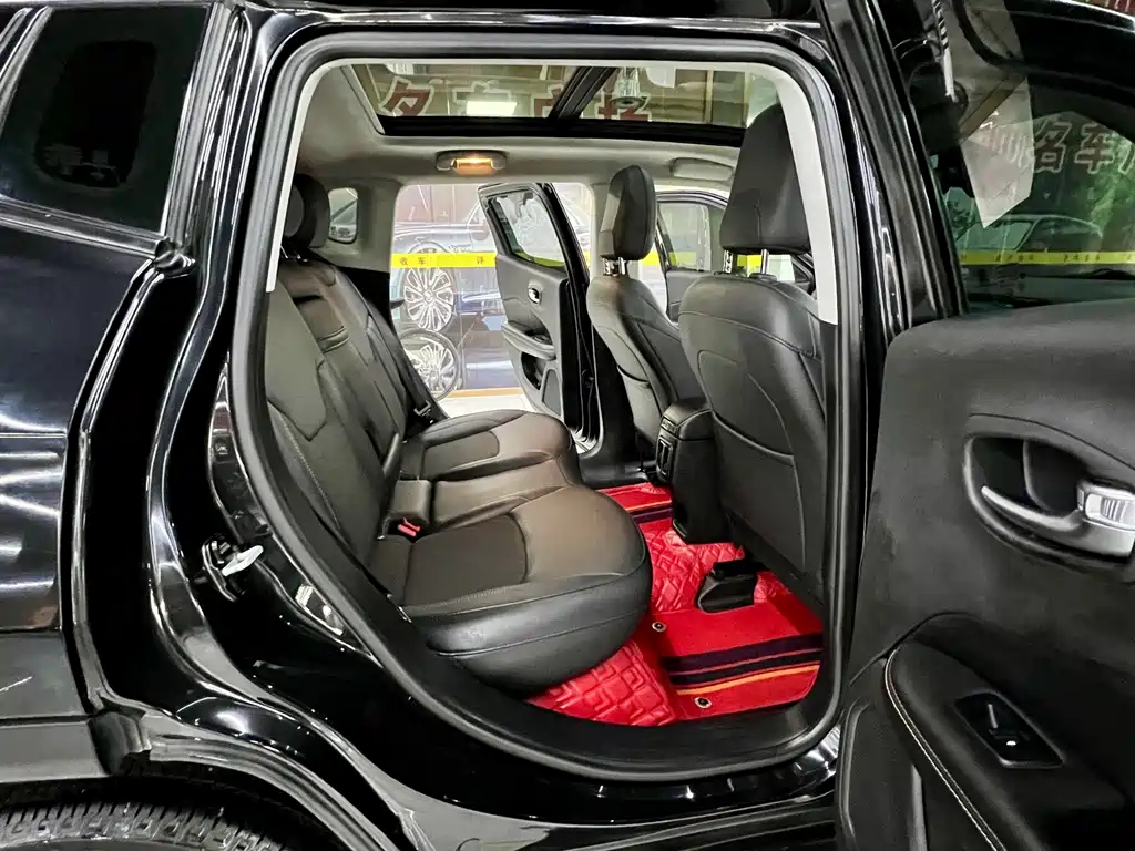 Jeep Compass — фото 14