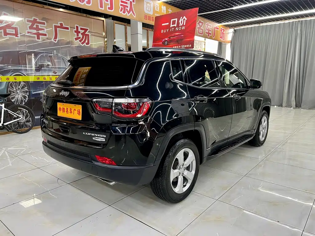 Jeep Compass — фото 6