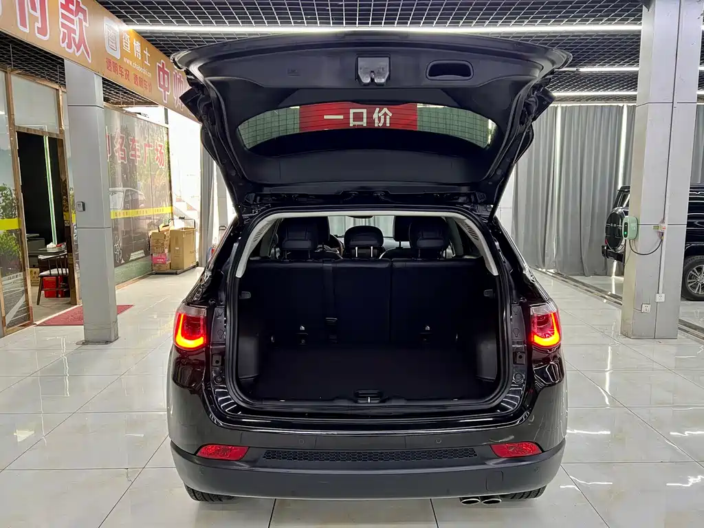 Jeep Compass — фото 8