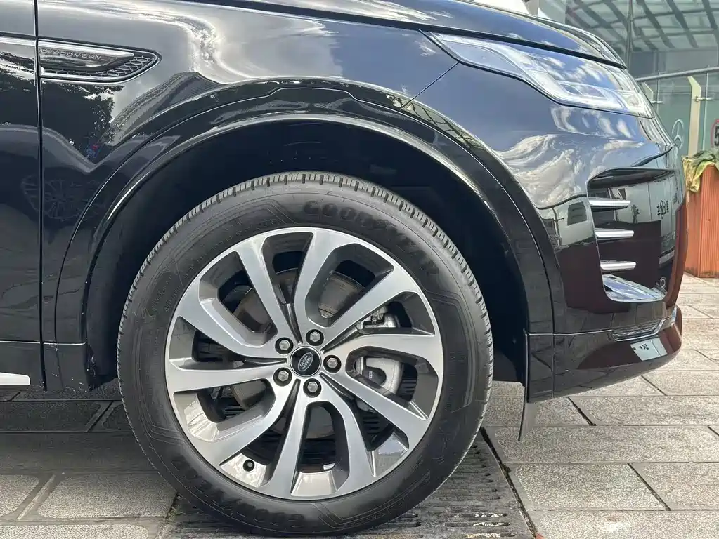 Land Rover Discovery Sport — фото 18