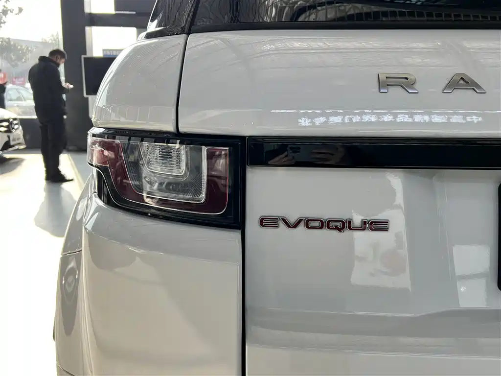 Land Rover Evoque — фото 14