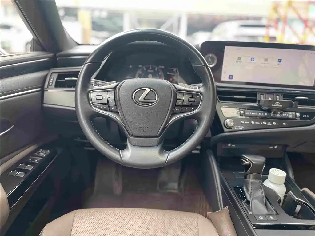 Lexus ES — фото 9