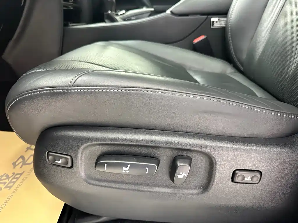 Lexus LX — фото 11