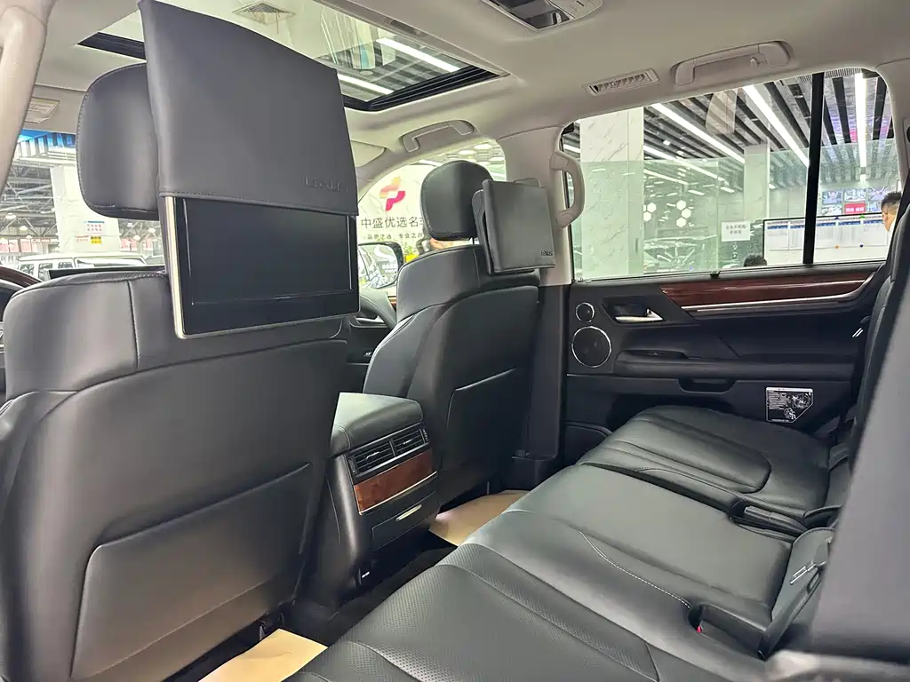 Lexus LX — фото 13