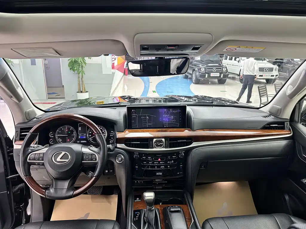 Lexus LX — фото 14