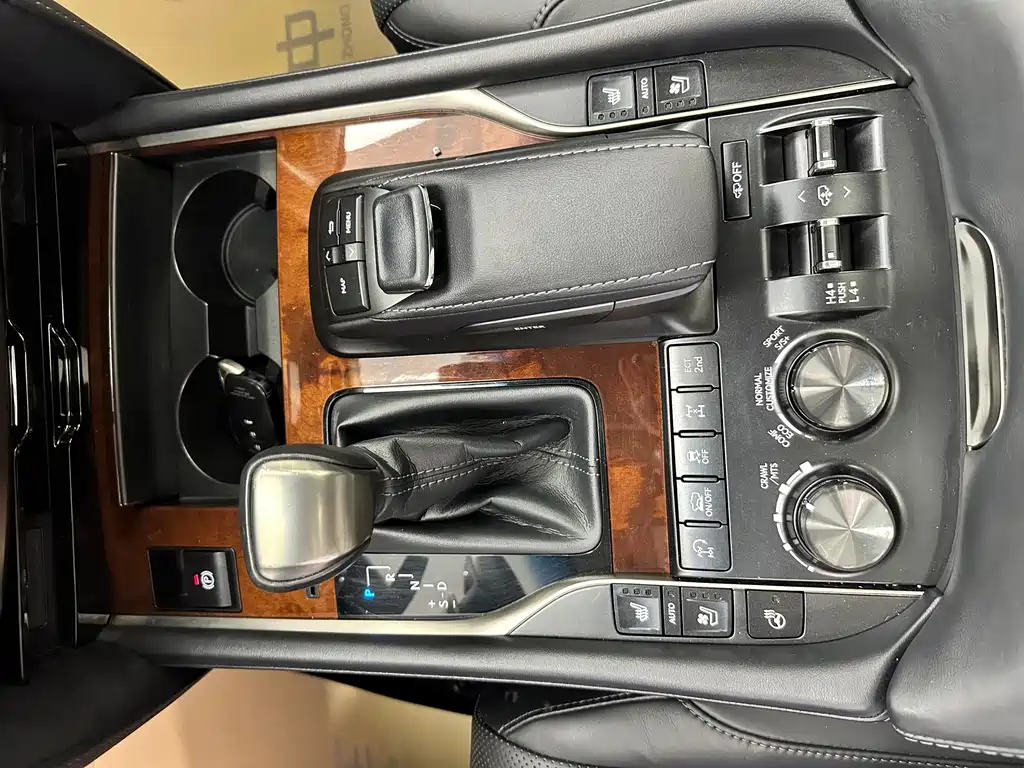 Lexus LX — фото 18