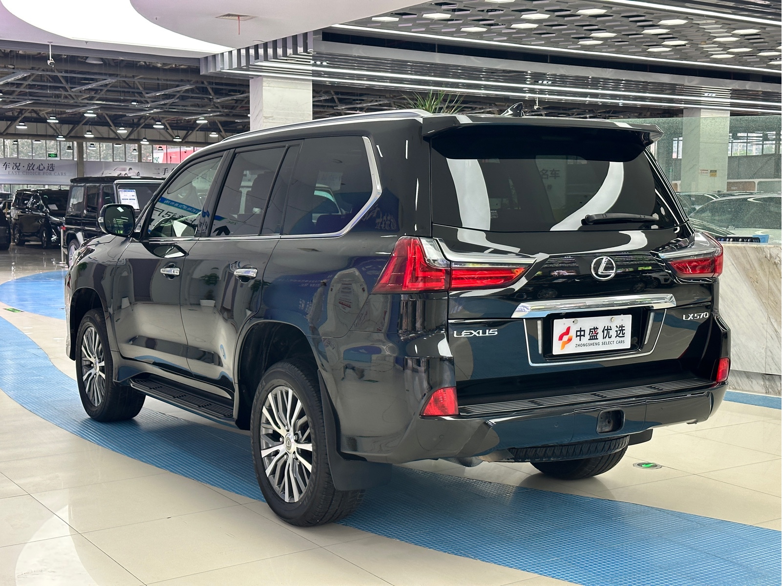 Lexus LX — фото 5