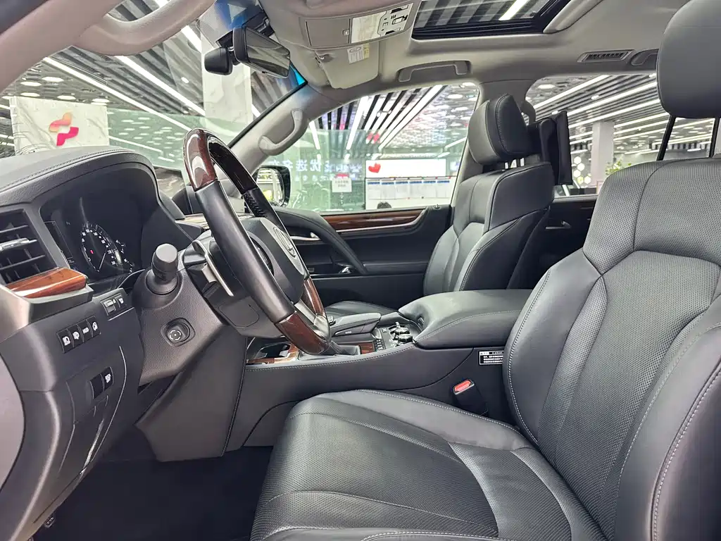 Lexus LX — фото 7