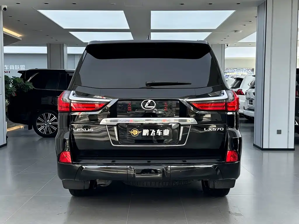 Lexus LX — фото 3