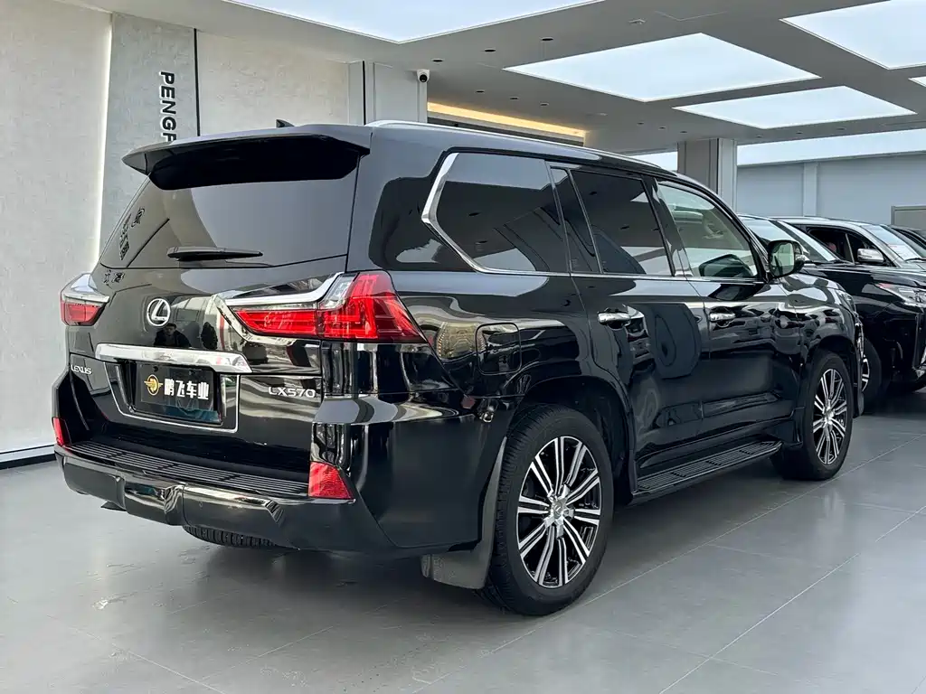 Lexus LX — фото 23