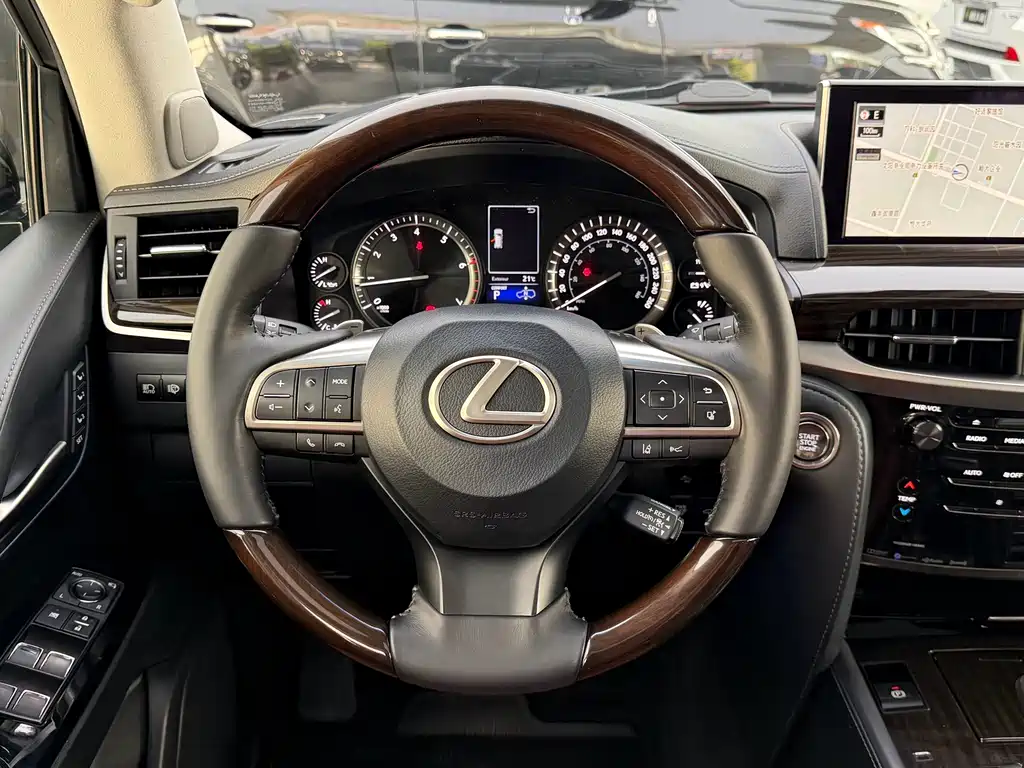 Lexus LX — фото 7