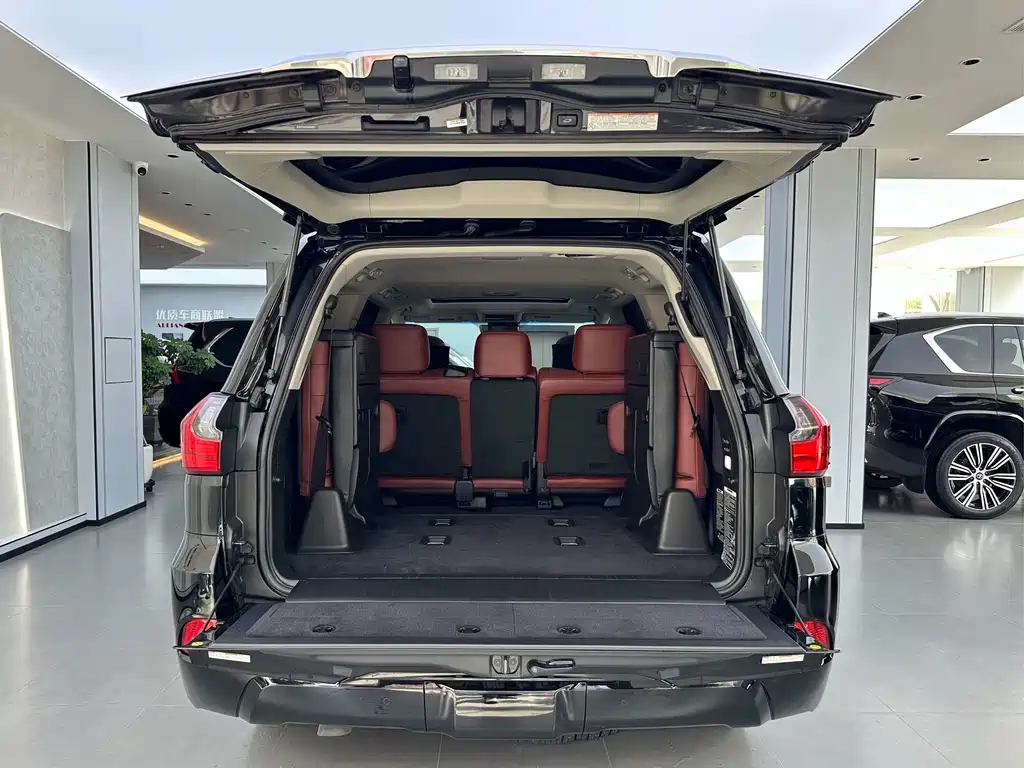 Lexus LX — фото 9