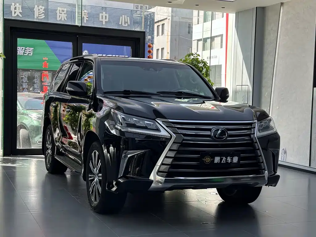 Lexus LX — фото 10