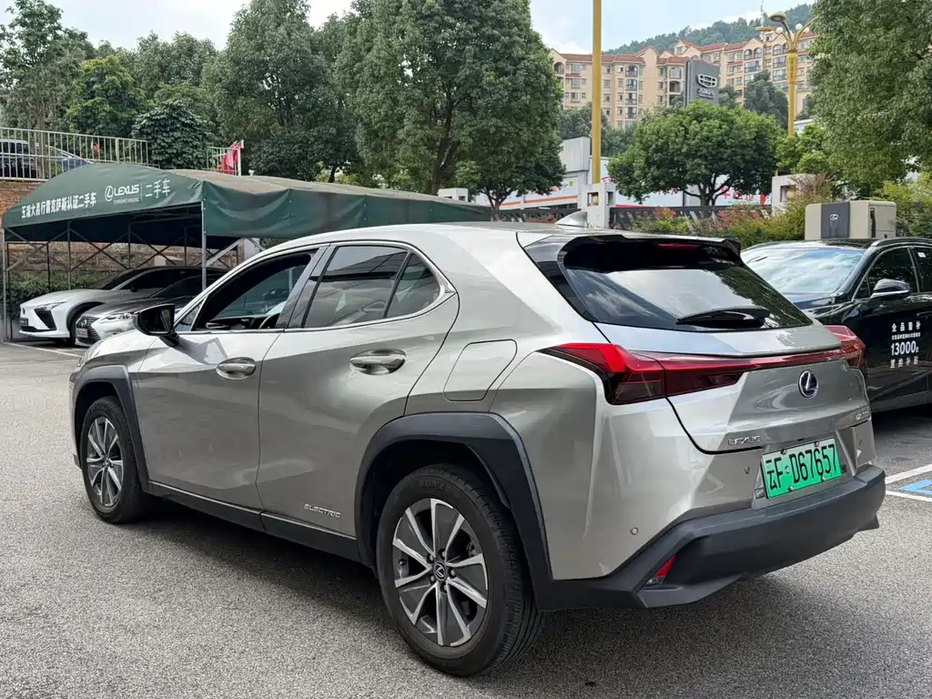 Lexus UX New Energy — фото 3