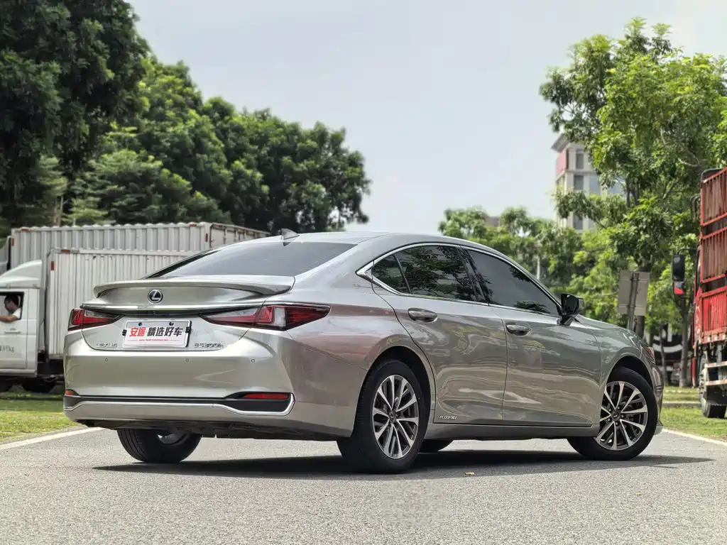 Lexus ES — фото 3