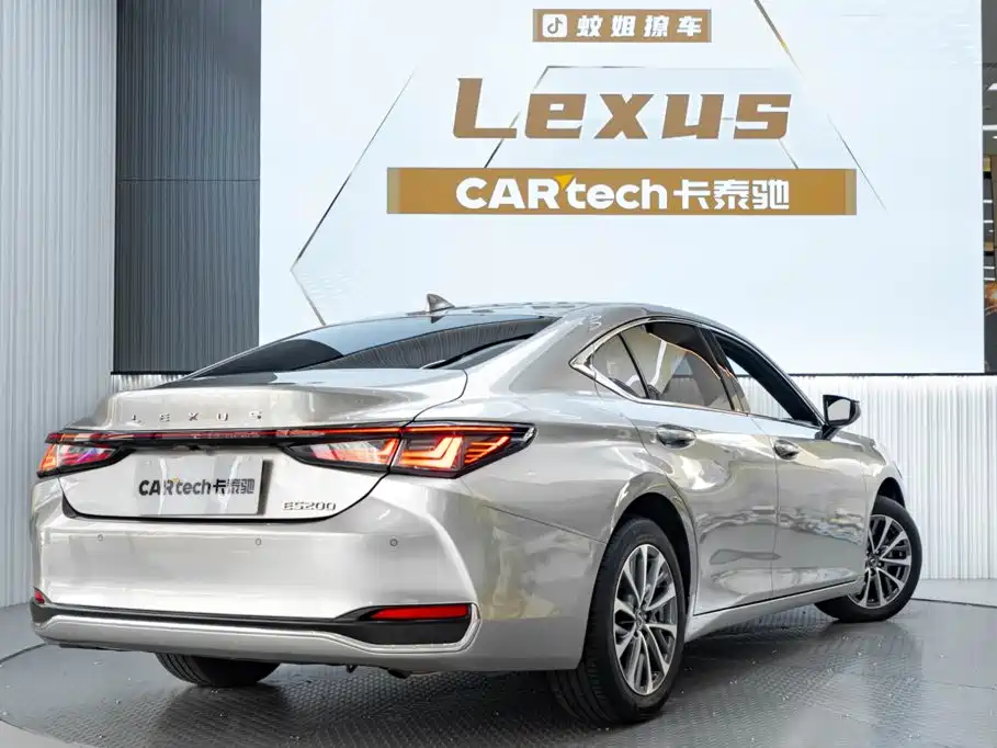 Lexus ES — фото 7