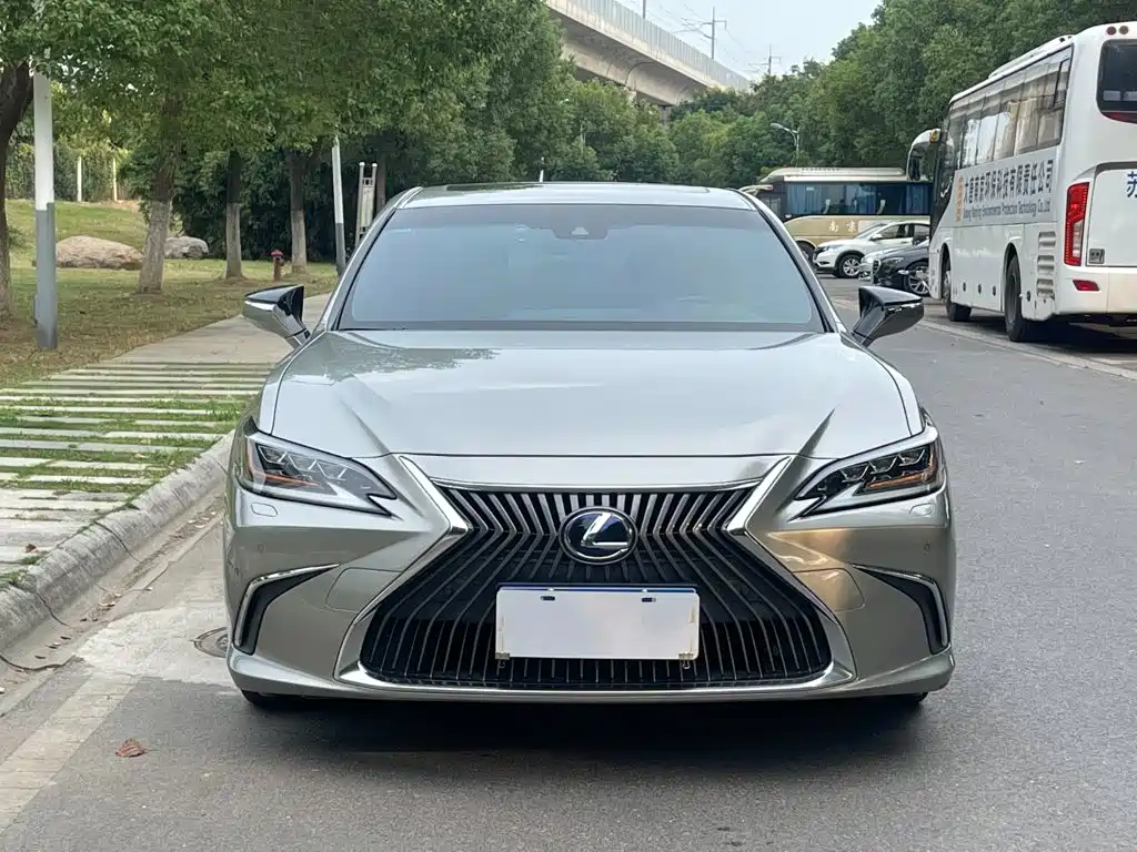 Lexus ES — фото 3