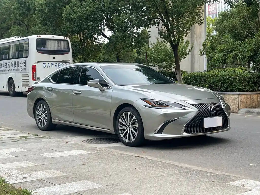 Lexus ES — фото 4