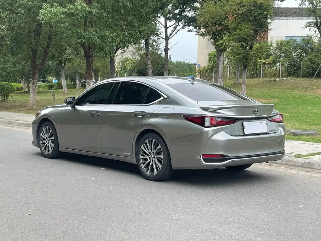 Lexus ES — фото 5
