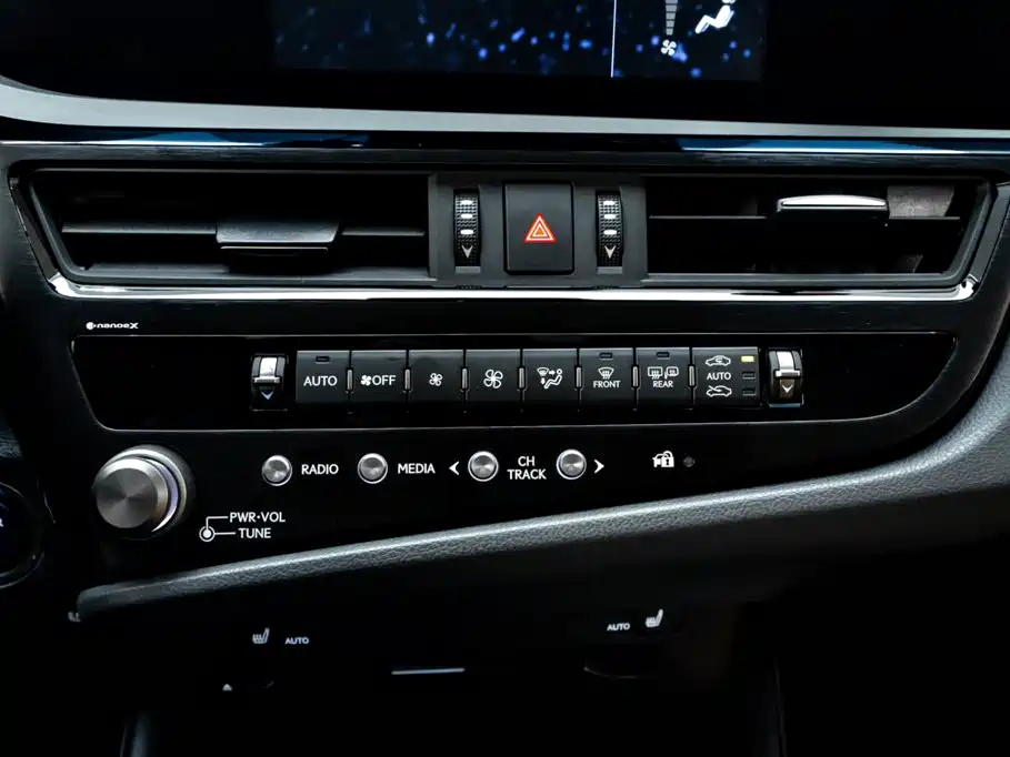 Lexus ES — фото 21