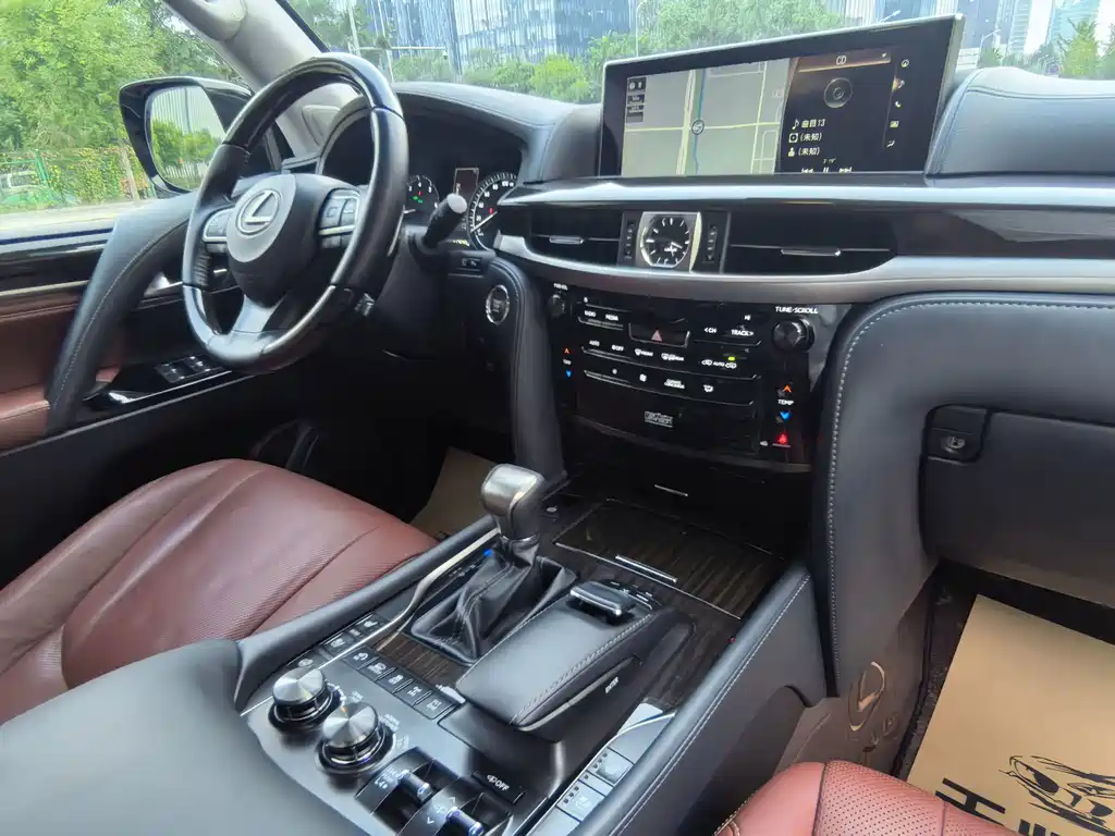 Lexus LX — фото 18