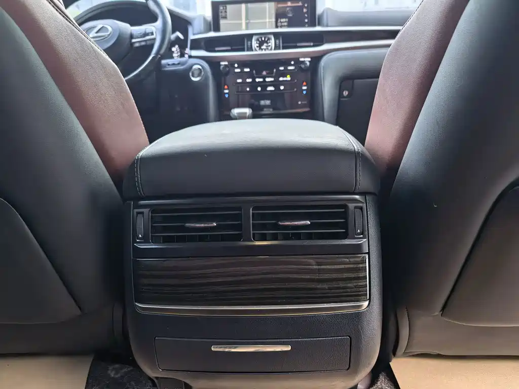 Lexus LX — фото 20